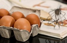 Как определить свежесть яиц при покупке и дома